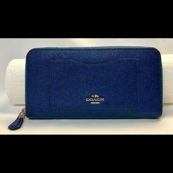 Coach Handbags - Leather Coach Wallet, EUC